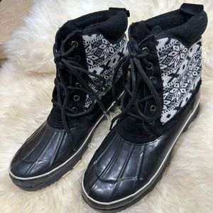 Khombu Snow Boots size 10